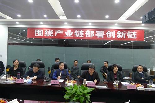 天山集團董事局主席吳振山出席數字經濟轉型發展高峰論壇
