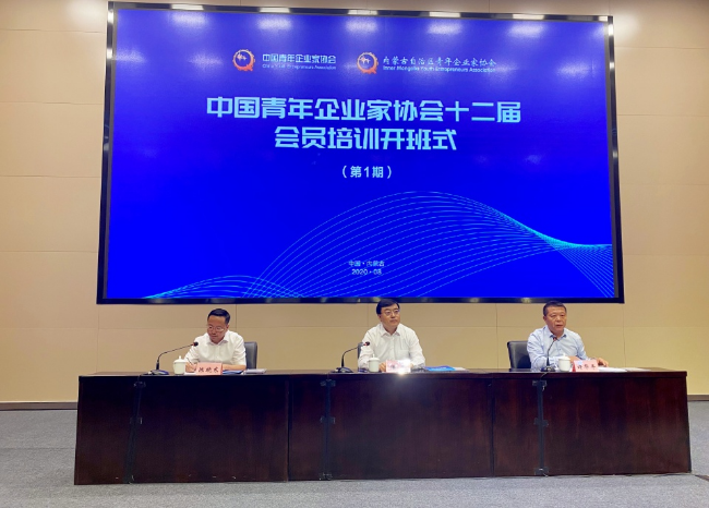 潘剛大力支持培養(yǎng)青年人才 為實現(xiàn)“中國夢”注入新鮮血液