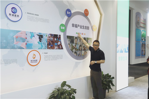 匯富康達集團：參觀企業(yè)文化展廳，暢談公司發(fā)展