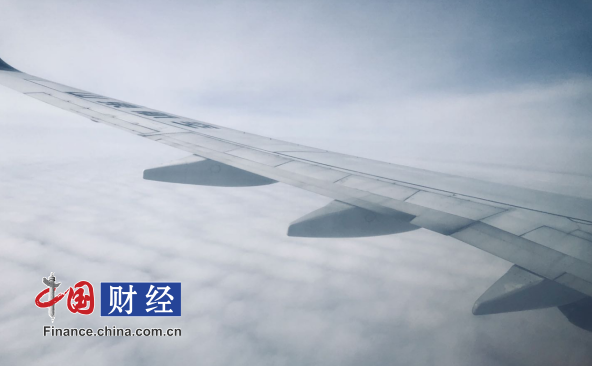 民航業(yè)上半年成績單：虧損超600億元 航企花式“自救”