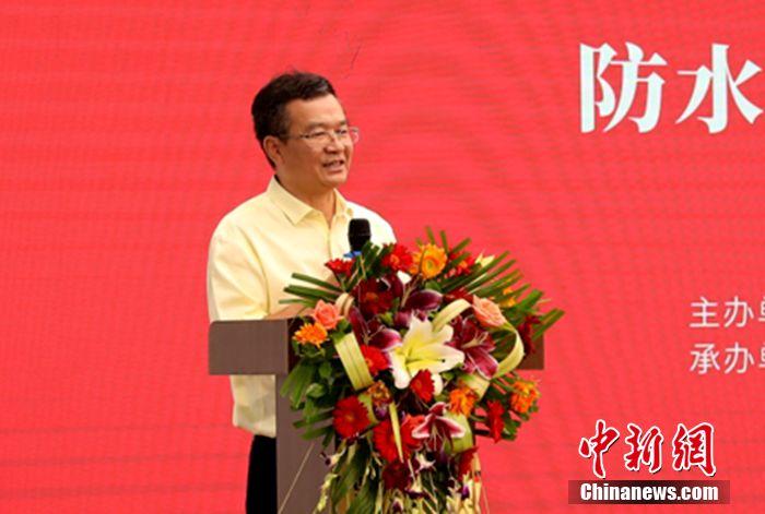 有望破解滲漏困局 西牛皮現(xiàn)制防水卷材新品上市
