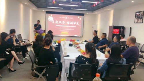 火炬孵化·獲嘉創客邦舉行“喜迎雙節·情滿華夏”園區企業聯誼茶話會活動