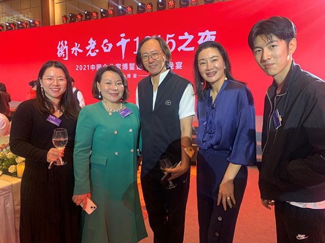 4、中國企業家博鰲高峰輪胎合影留念.jpg