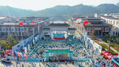 健行千年古道 游賞秀美南湖丨逾兩千名徒步愛好者相約廣東乳源！