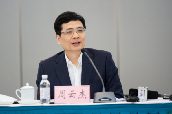 全國(guó)人大代表海爾周云杰關(guān)注老年群體:數(shù)字化路上,一個(gè)都不能少