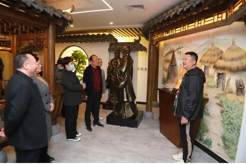 新密市婦幼保健院院長李彩紅一行到千年國醫參觀考察
