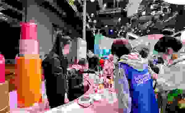 小姐姐上海車展偶遇歐拉朋克貓 國風(fēng)造型吸睛力MAX