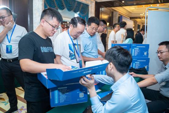 云說科技猿輔播寶盒首次亮相，吸引多家企業機構提出合作邀請！