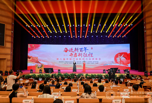 林秉強亮相名企云客廳,講述突破自我指針世界