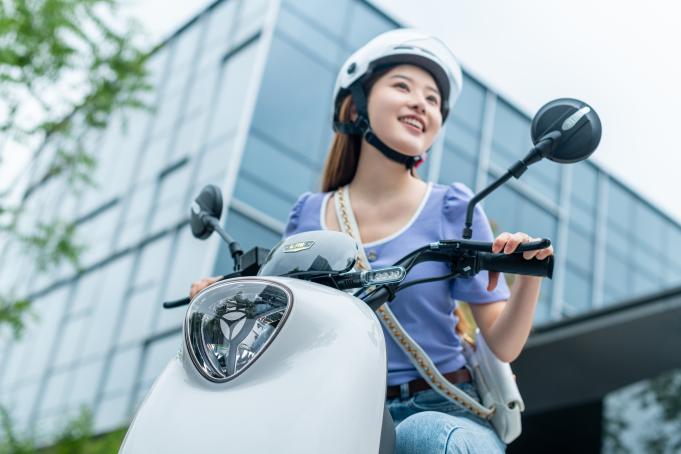加強(qiáng)充電安全意識(shí)，雅迪電動(dòng)車(chē)保障人們生命財(cái)產(chǎn)安全