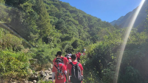 攀一座山，追一個(gè)夢！莫尼集成灶團(tuán)建活動圓滿結(jié)束