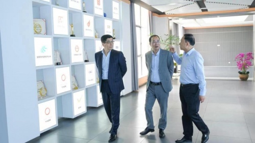 老板電器總裁和廚具協(xié)會秘書長蒞臨上派電器交流指導