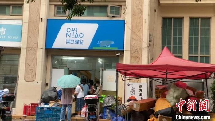 上海小區快遞堆積如山？記者探訪快遞公司運轉現狀