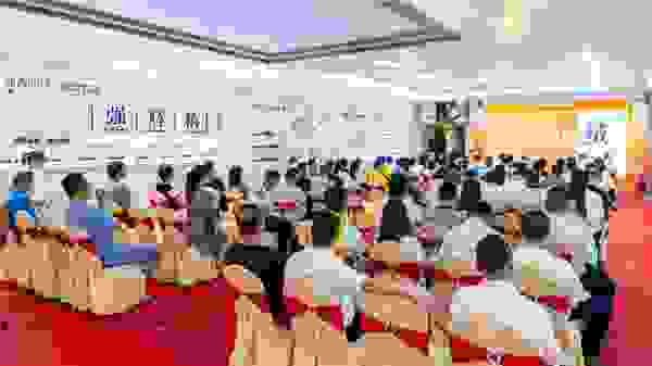 2022強(qiáng)輝瓷磚新品發(fā)布會，堅持創(chuàng)新不動搖