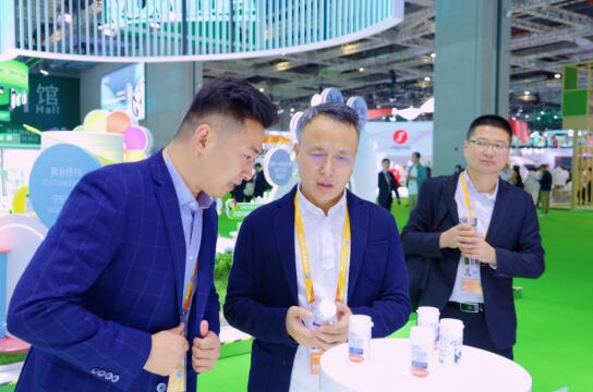 集團董事長熊雄蒞臨第六屆中國國際進口博覽會山嶼海展館