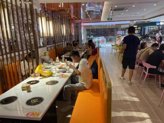 廣州欣勝品牌管理有限公司：蜀味往事旋轉(zhuǎn)熱鹵鍋?zhàn)屇w驗(yàn)不一樣的美食之旅
