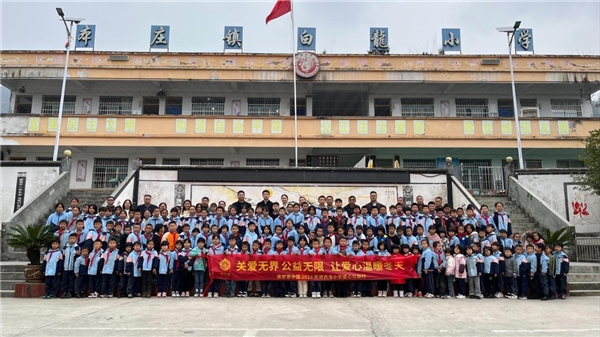 關愛兒童踐行公益席夢思向白龍小學捐贈床墊