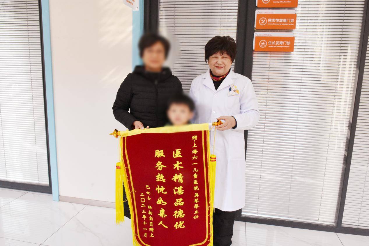 錦旗背后的故事，上海六一兒童醫院贏得孩子外婆的感謝