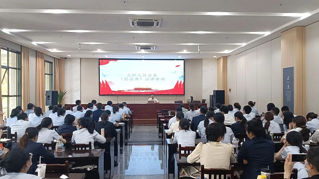 王曉松律師受邀為海寧市行政服務中心政務辦事員開展《民法典》宣講
