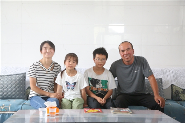 蒙牛乳產(chǎn)業(yè)發(fā)展帶動鄉(xiāng)村振興，助力村民脫貧致富