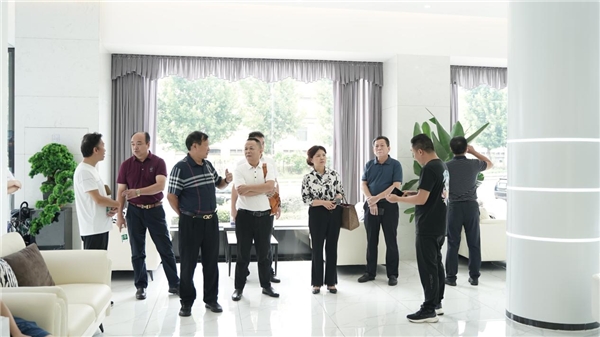 重慶市沙坪壩區(qū)退役軍人就業(yè)創(chuàng)業(yè)促進會理事會在星輝眼科召開