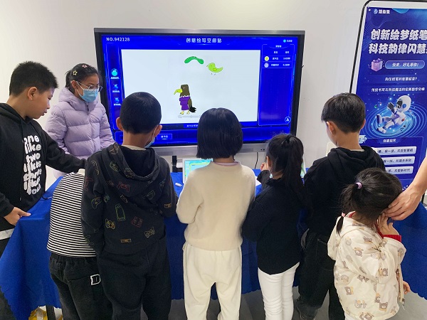 “學教王”攜手紅立方激發青少年手繪夢想