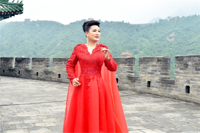 李夢蕾導演攜手著名軍旅歌唱家高賽燕共同創作《我的中國》mv為祖國75周年華誕獻禮