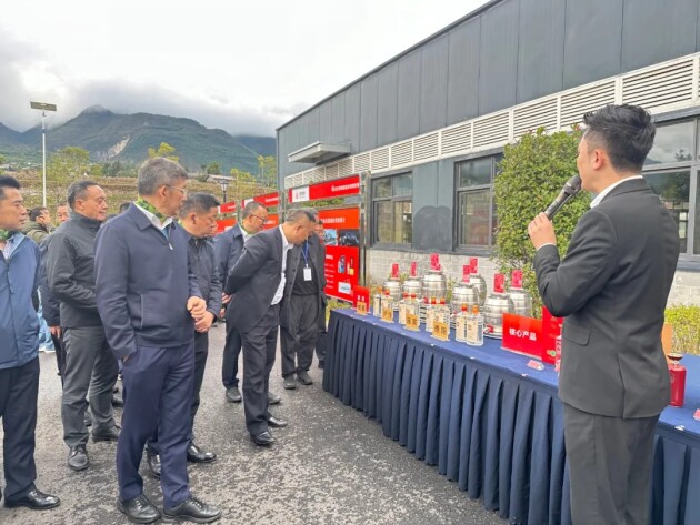 托底性幫扶欠發達縣域工作推進會現場考察川酒集團托底性幫扶項目