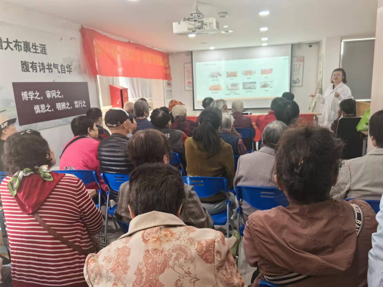 “智慧養老 情暖重陽”——健康科普義診公益活動走進南京市秦淮區富康社區