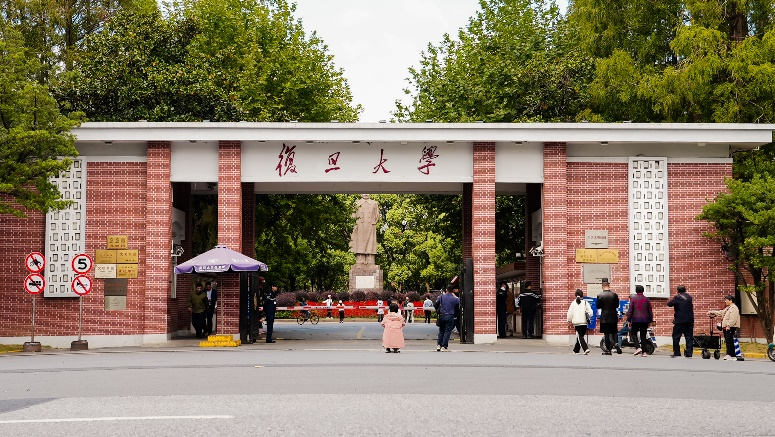 HECHTER PARIS攜手復(fù)旦大學(xué)舉辦科技西服捐贈儀式，共繪可持續(xù)藍(lán)圖