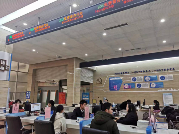 “一件事”里的改革故事｜牡丹區免費幫辦代辦服務，助力餐飲店老板順利開業