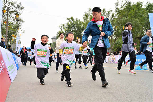 歡樂親子跑。長壽湖景區供圖 華龍網發
