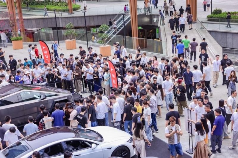 正中集團科興科學園矚目時刻,特斯拉Cybertruck空降園區引領賽博風潮