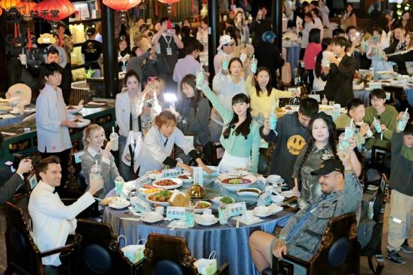 益禾堂請吃席出圈，密子君、全炫丸……吃辣星人都來了！