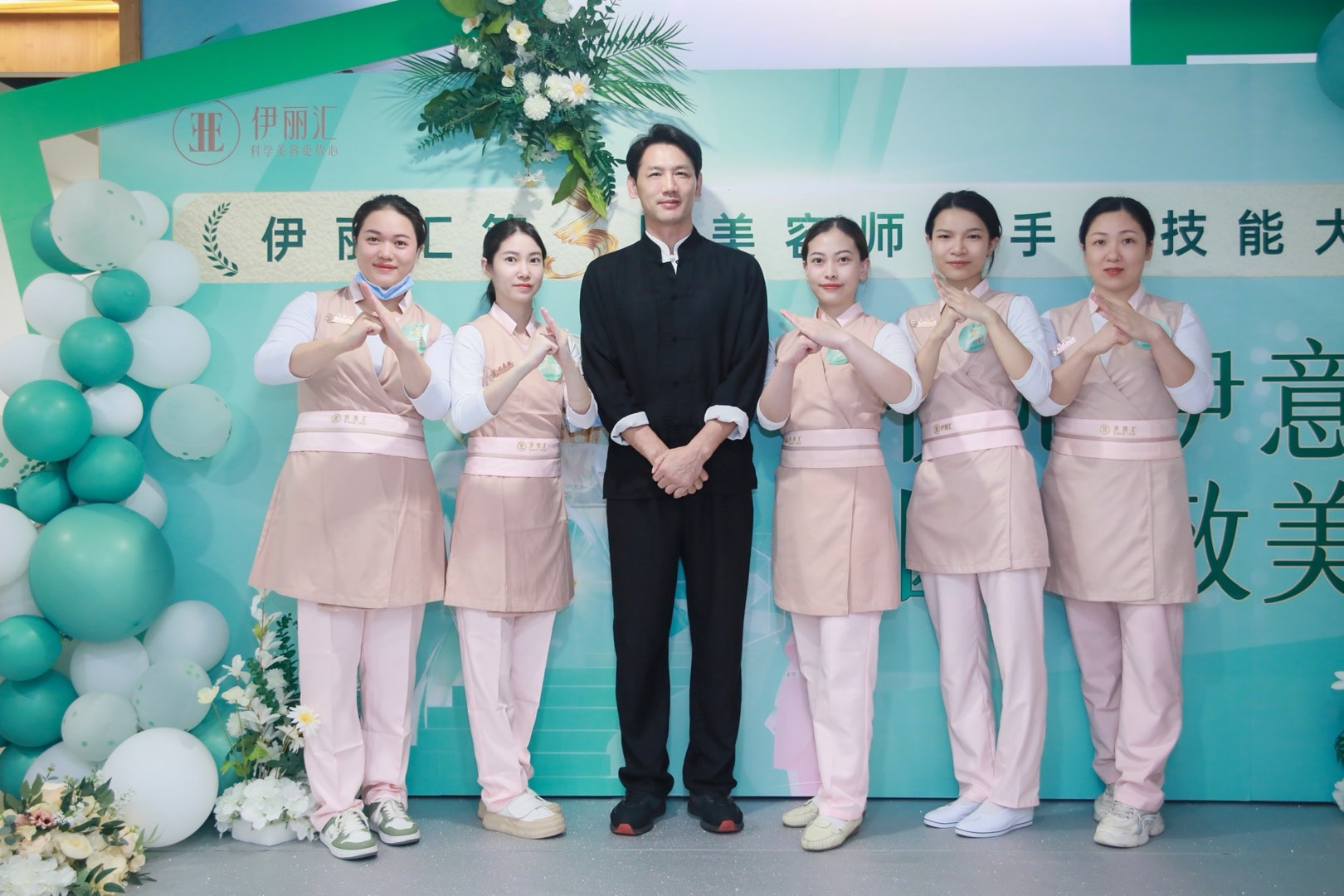 佛山功夫又創(chuàng)新！伊麗匯金手指大賽完美演繹指尖下的功夫盛宴