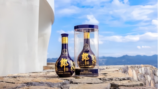 匠心澆筑極致品質 青花郎與陶瓷的“千年之戀”