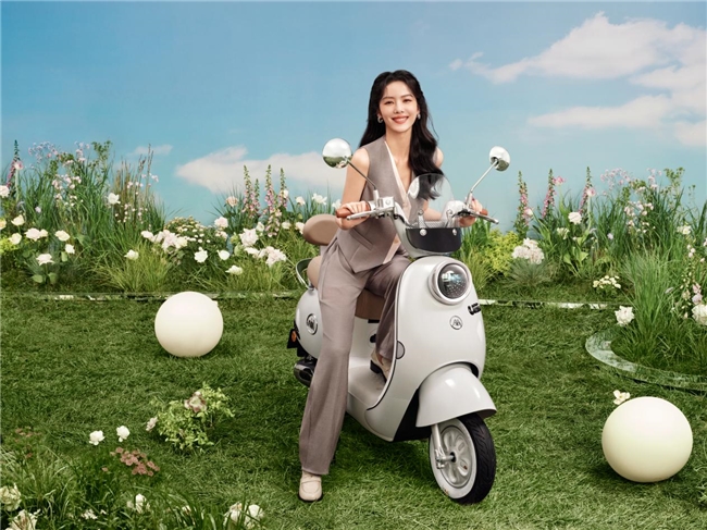 攜手COSMO推出愛瑪露娜復古版，品讀愛瑪電動車“不被定義”的時尚新主張