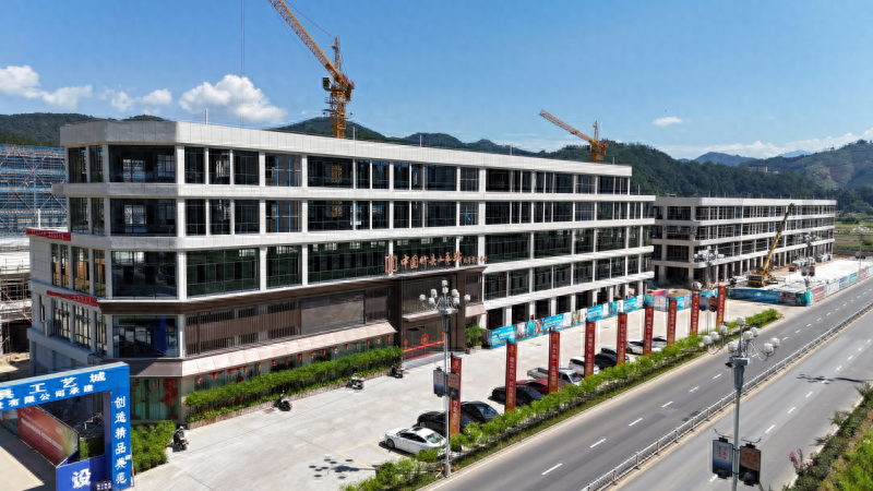 閩浙贛地區千億竹產業帶集散中心主體封頂 中國竹具工藝城為區域融合發展提供新引擎