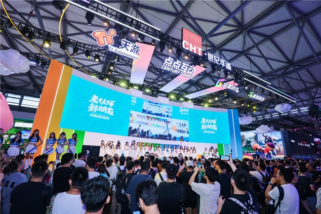2024ChinaJoy火爆開展 世紀華通多巴胺色展臺成首日焦點