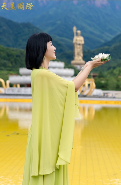 修摯藥業(yè)創(chuàng)始人艾米女士：用愛(ài)喚醒中國(guó)女性性商覺(jué)醒