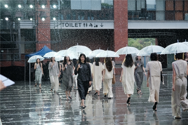 ANY/ALL 2025春夏“未形”主題大秀 探索設計與自然融合之道