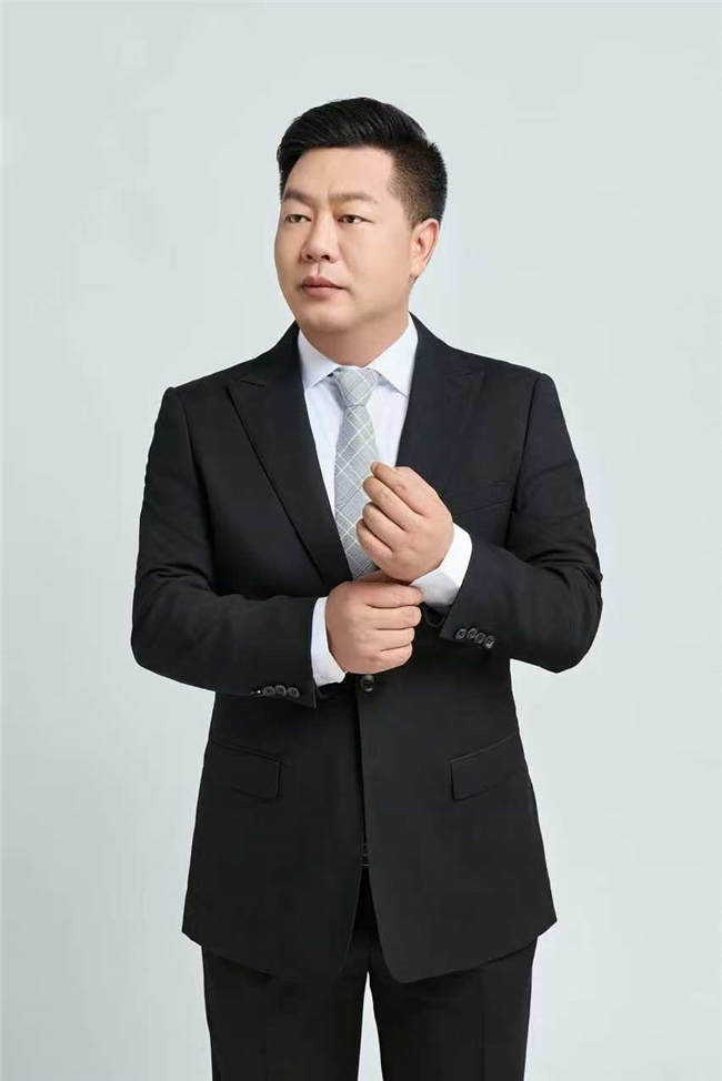 張宏偉的草根逆襲與輝煌人生之旅