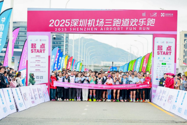 與飛機“競速”，布先生助力深圳機場三跑道歡樂跑