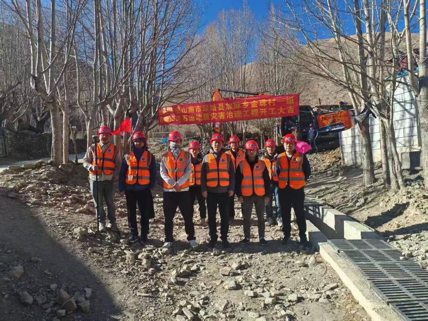 海拔高斗志更高！四川鑫陸零伍生態環境工程有限責任公司施工團隊雪域高原打響群眾安全保衛戰
