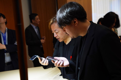 訊飛雙屏翻譯機2.0，以智能化助力跨語言對話