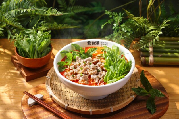 火了25年的蒙自源，為啥越戰(zhàn)越勇?